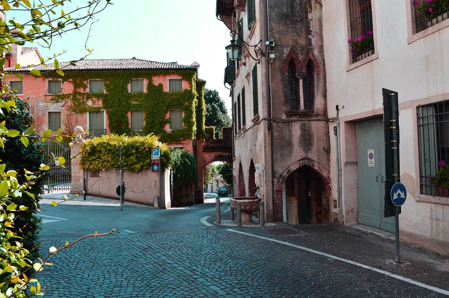 Asolo - road to old town