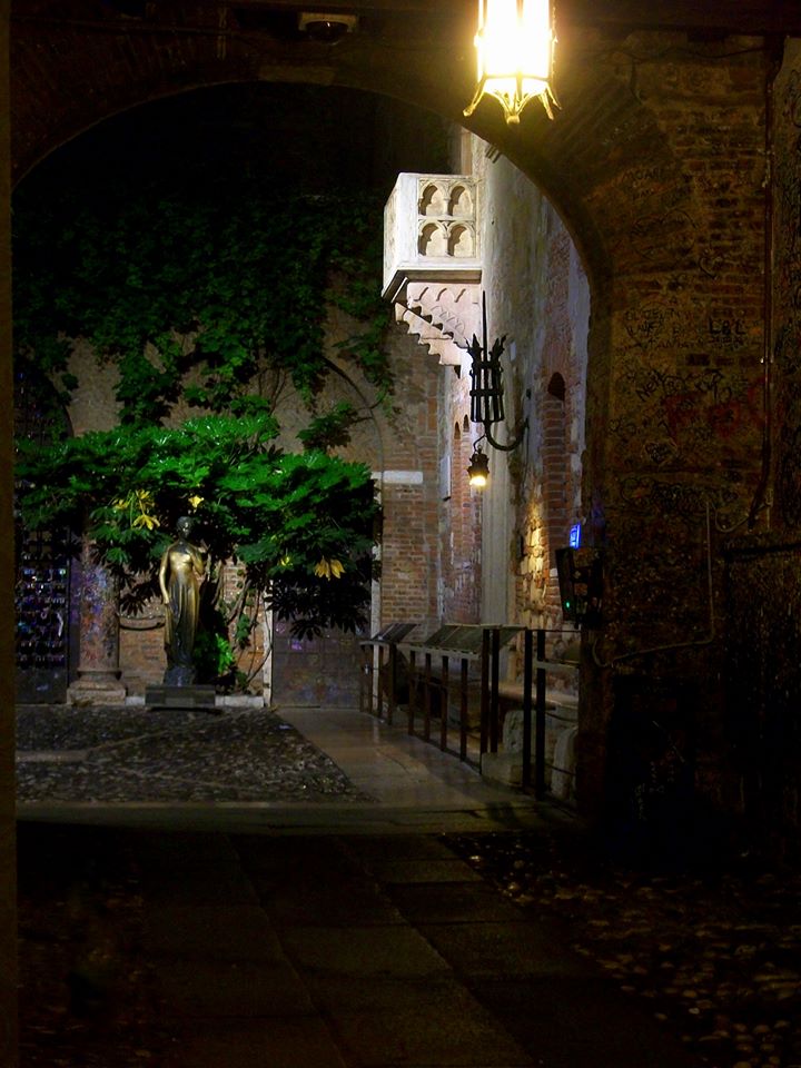 Juliet's balcony at night
