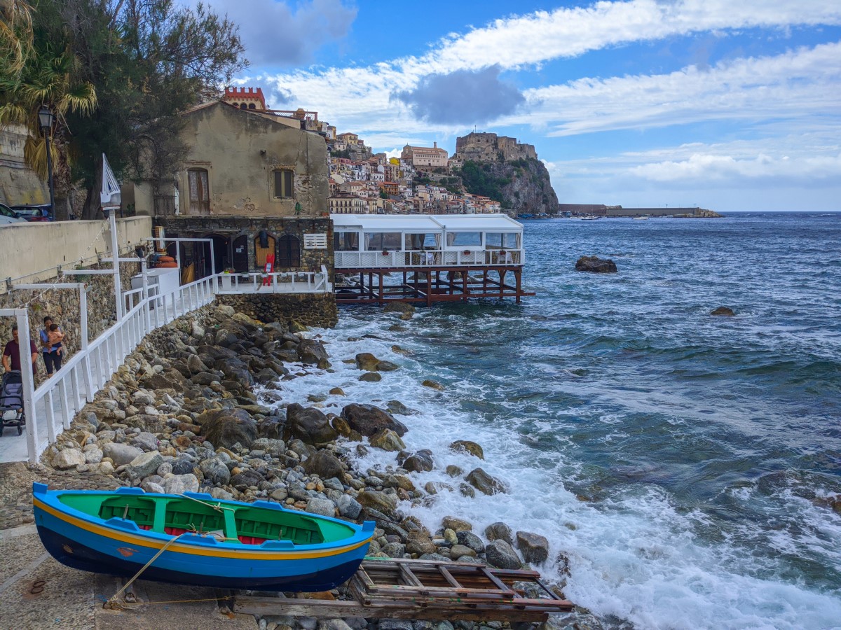 Restaurant in Scilla with the castle on the hill behind.