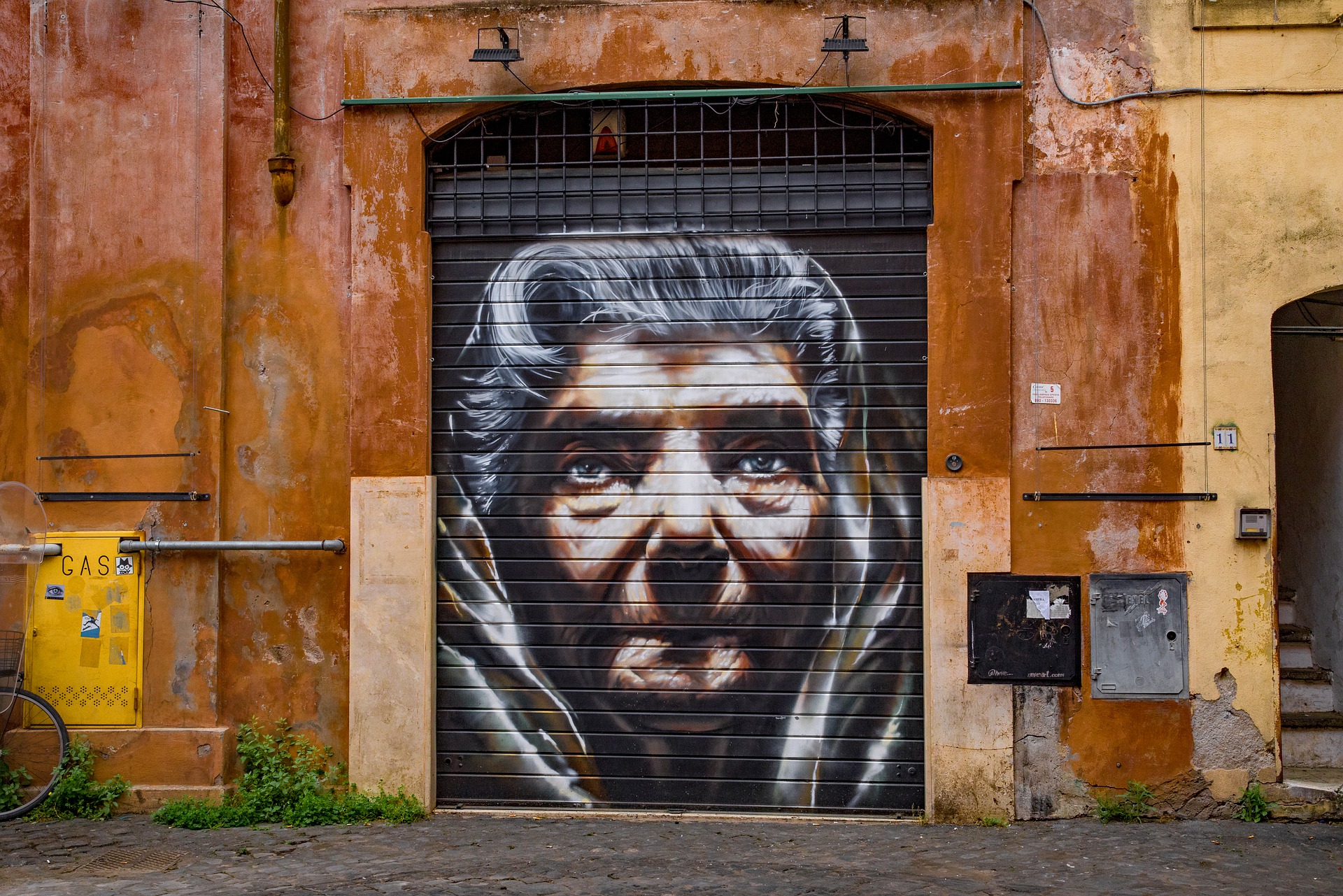 Beautiful graffiti in Italy