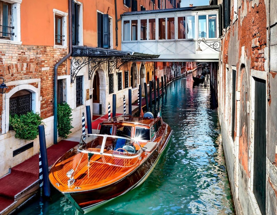 Taxi outside the hotel Danieli in Venice