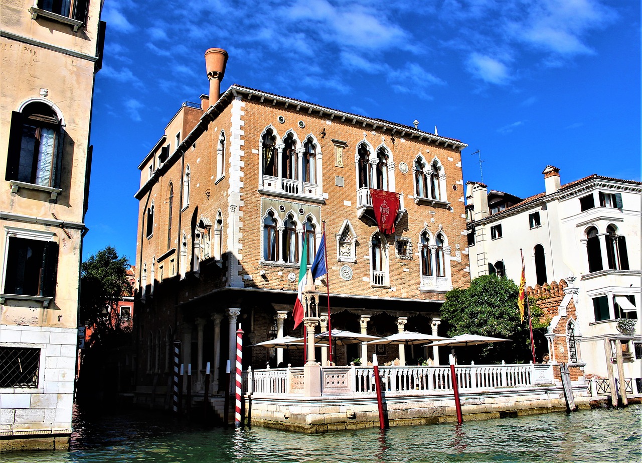 Looking for unusual things to do in Venice? Why not visit a few of the secret corners of Venice? The Dorsoduro is a good place to start... 