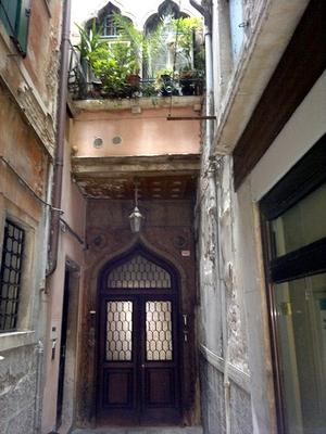 Open the Door to Christmas in Italy