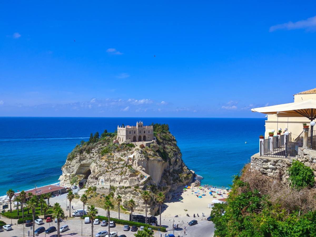 A few years back Tropea was officially chose as the loveliest small town in all of Italy.Here's why Tropea is a must-visit destination