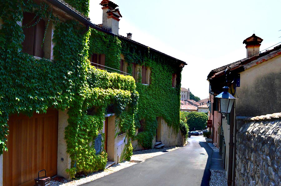 Street to the Castle