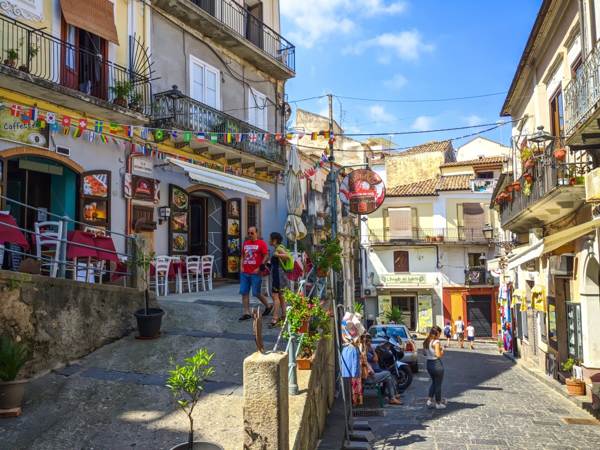 Other towns offer wine tastings, olive oil or chocolate tastings. In Pizzo, they do gelato tastings—not just any gelato, but the world-famous Tartufo of Pizzo.
