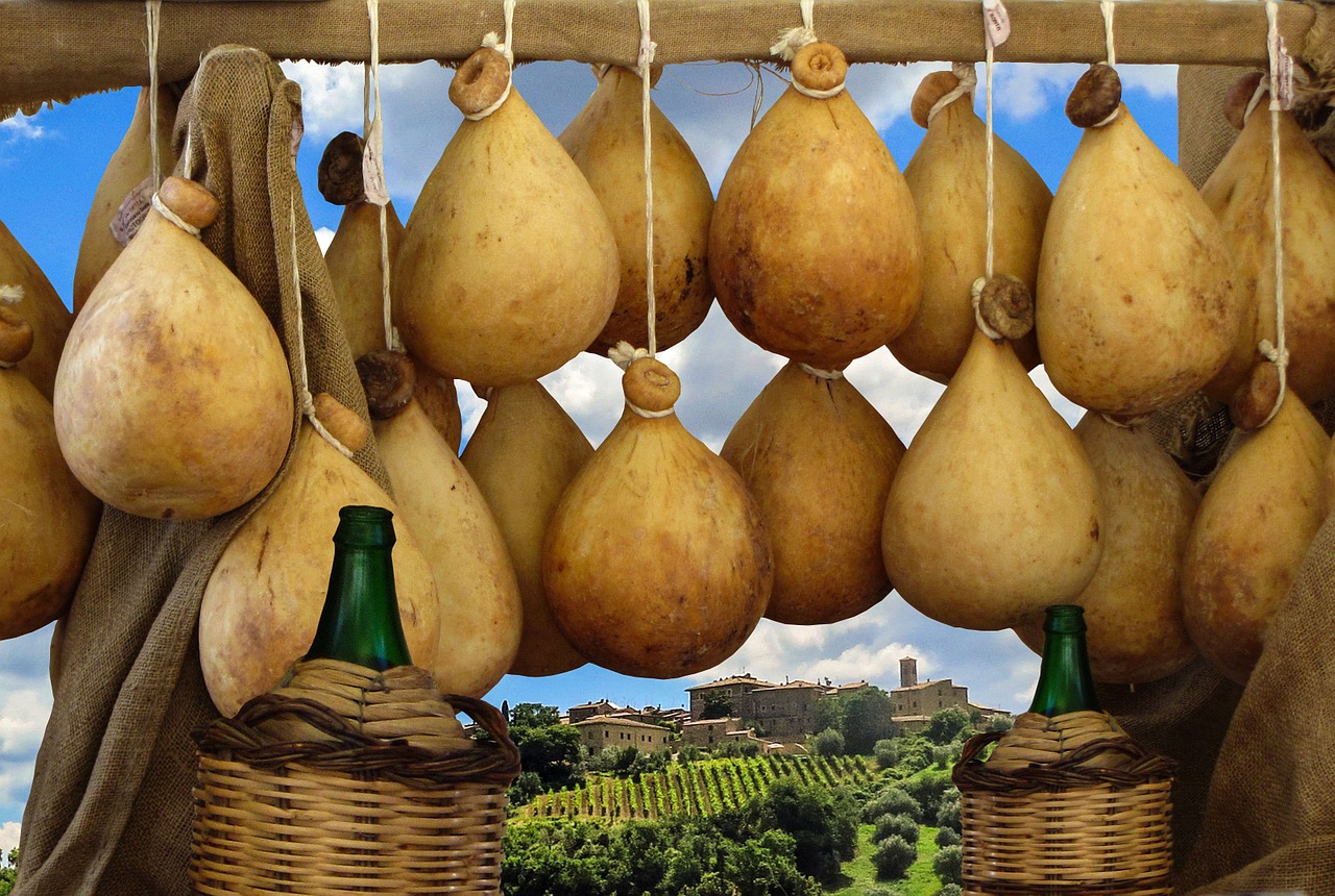 Calabrian food is fantastic and we've 8 dishes from Calabria you absolutely must try - from Calabrian Nduja to Tartufo, these Calabrian treats are delicious.