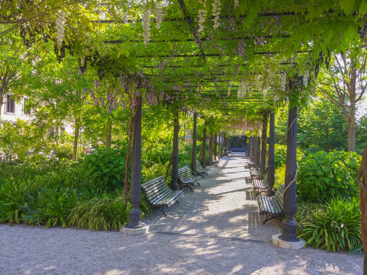 Hidden away in secret corners are some really lovely parks and gardens. These Venice Italy attractions are the secret Venice doesn't share with the world.